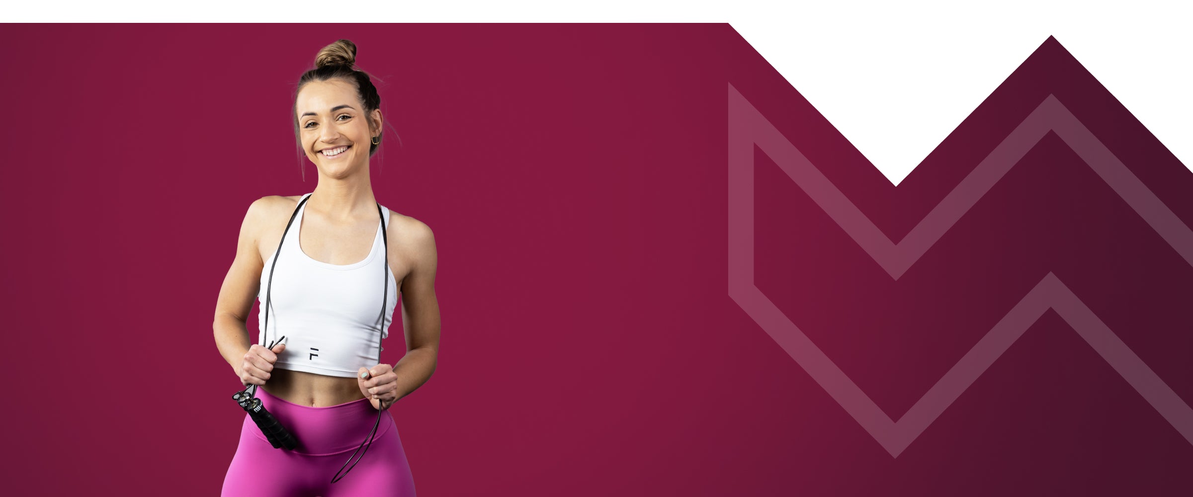 jonge, sportieve vrouw met een northwall springtouw