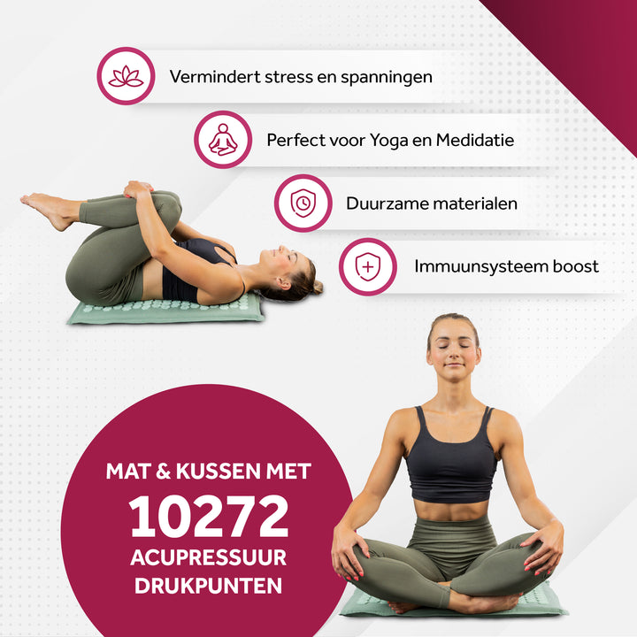 Sportieve vrouw beoefent yoga op een spijkermat